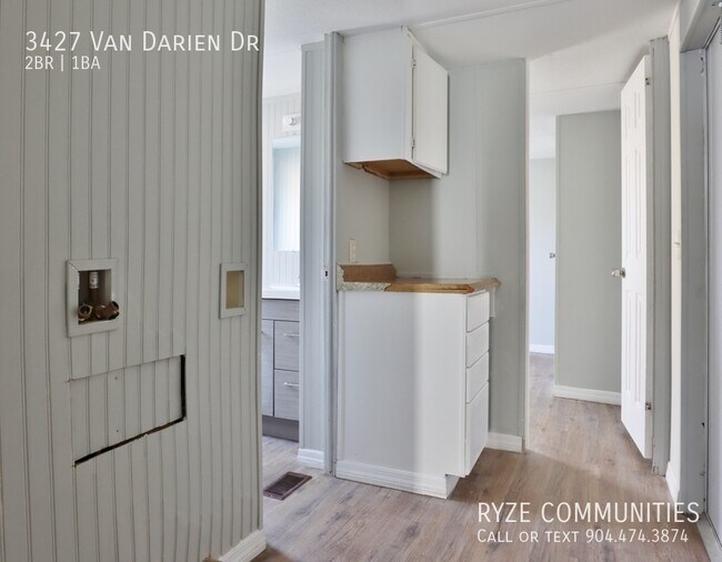 Building Photo - 2 bed | 1 bath - Dunn Avenue Area