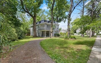 Building Photo - 117 E Walnut Ave
