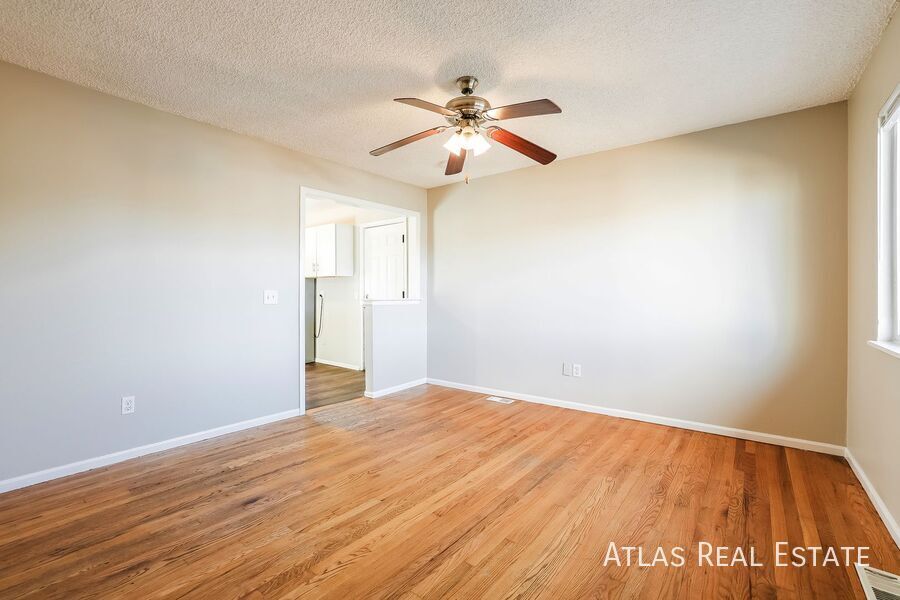 Building Photo - 730 S Oakland St