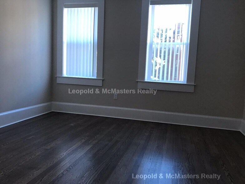 Building Photo - 20 Short St