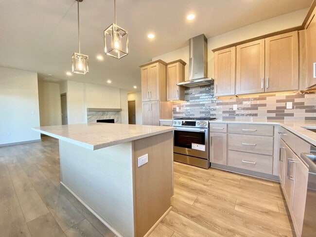 Building Photo - Brand New Luxury Home in Gated Community - Furnished Option Available