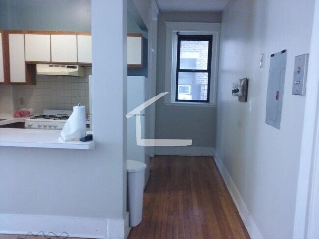 Building Photo - HOT ALLSTON LISTING!!!!!