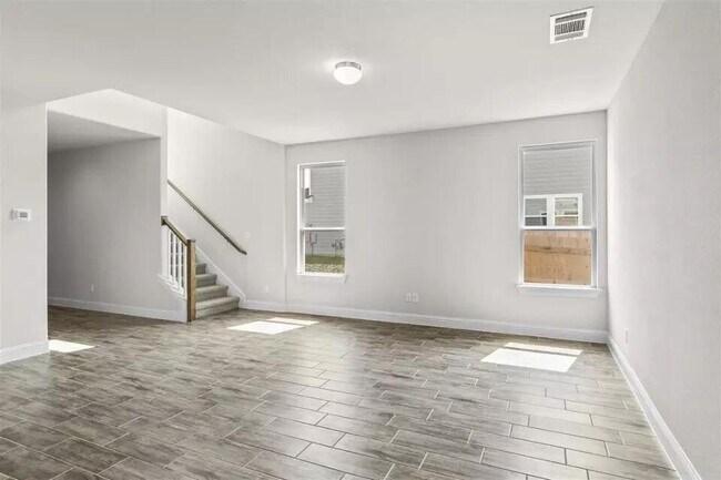 Building Photo - 125 Riverhill Dr