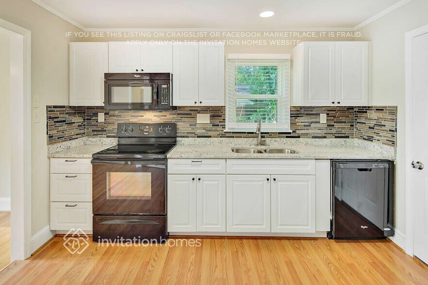 Building Photo - 2312 Markham Ct