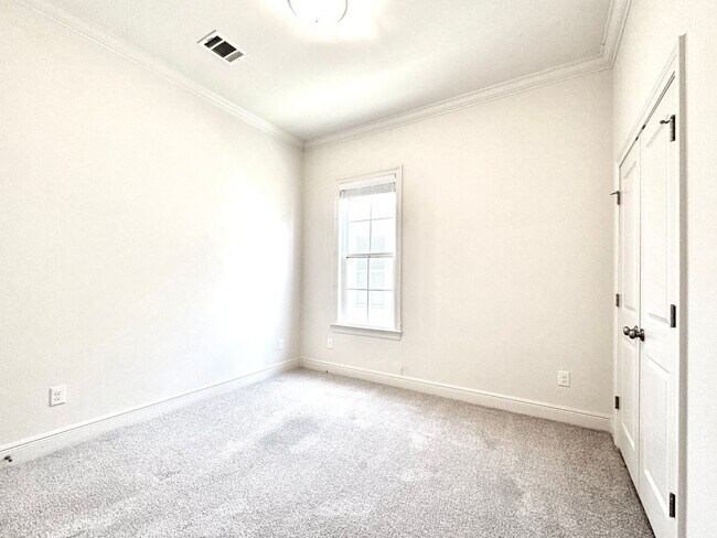 Building Photo - Cottage-Style 3BR Home in Americana