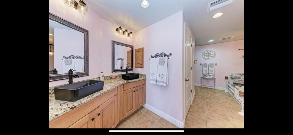 Building Photo - 501 Haben Blvd