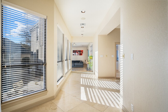 Building Photo - 3 Birnam Oaks