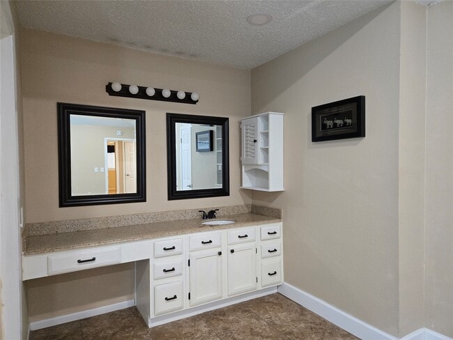 Building Photo - 12243 Fetlock Dr