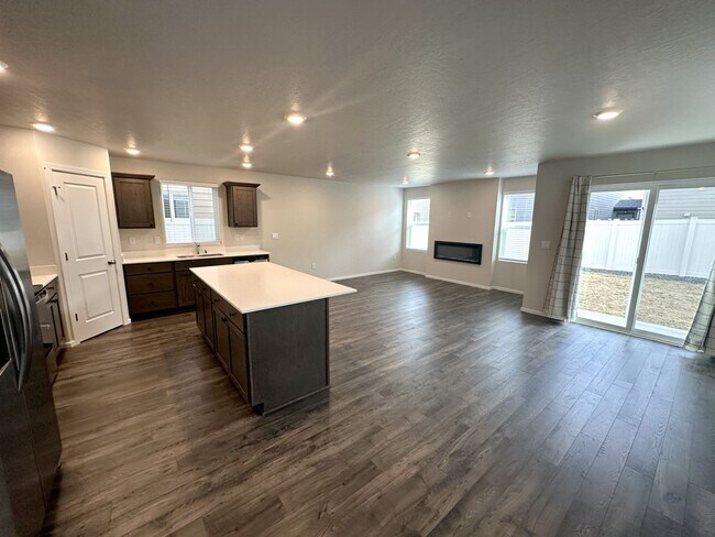 Building Photo - Brand new Kennewick home for lease!