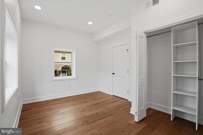 Building Photo - 425 Grove Pl