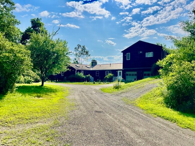 Building Photo - 6 Whitney Way