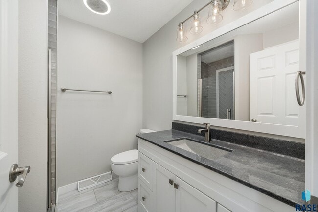 Building Photo - 2412 S Sheffield Cir