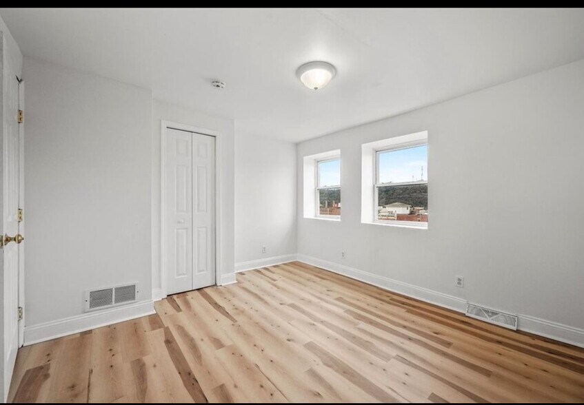 Building Photo - 810 Hays St