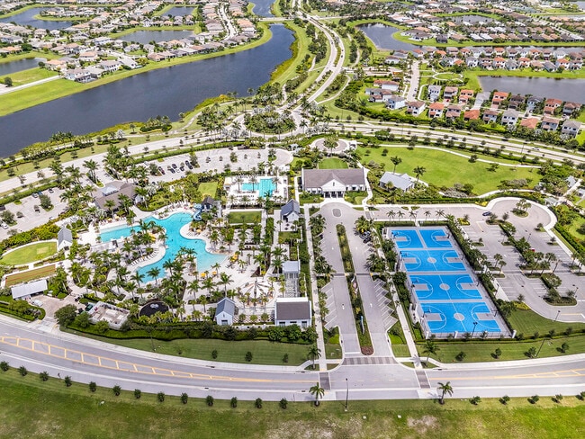 Building Photo - 5320 St Armands Way