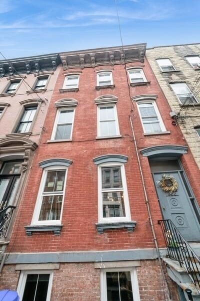 Building Photo - 922 Park Ave