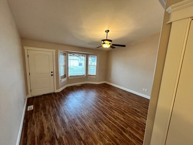 Building Photo - 1432 Falcon Dr