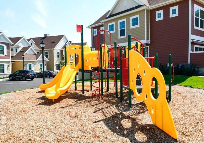 Building Photo - 7586 Sunny Dreams Ln