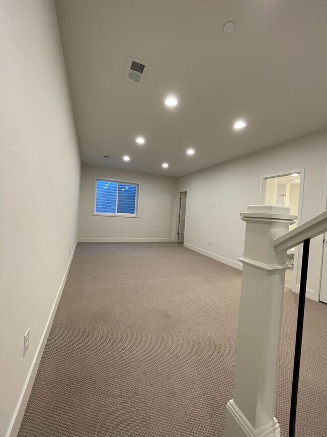 Building Photo - 3bed/3.5bath Townhouse in Downtown Superior - Available August!