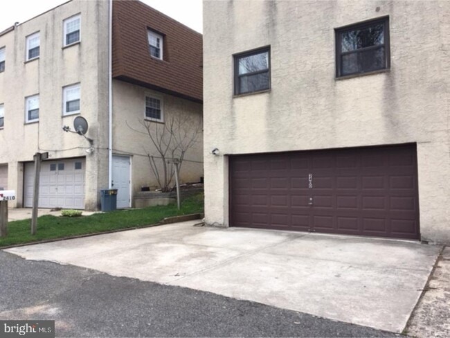 Building Photo - 2410 David Dr