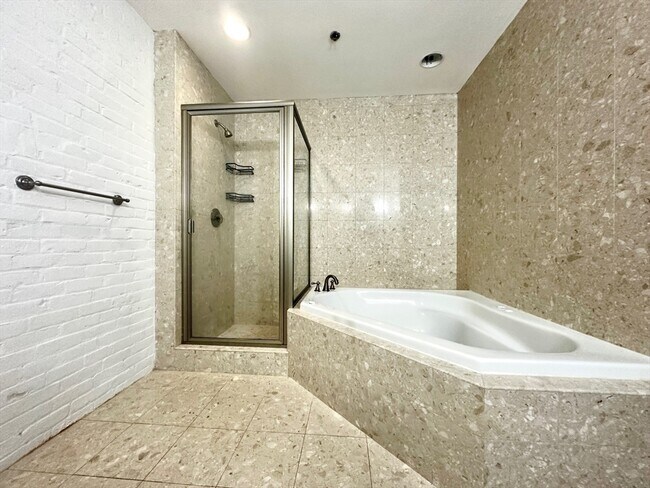 Building Photo - 121 Beach St