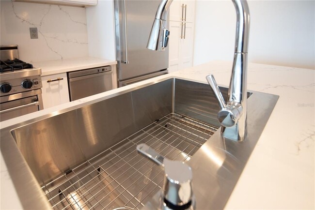 Building Photo - 1208 E Kennedy Blvd