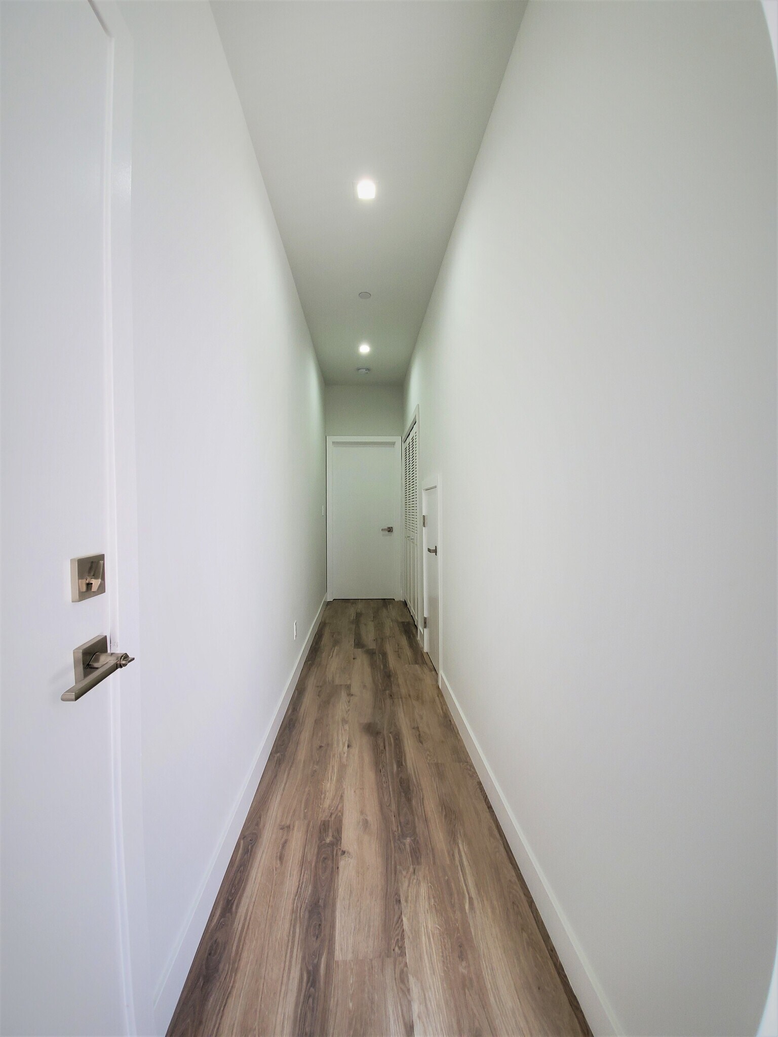 Building Photo - 2337 S Crenshaw Blvd