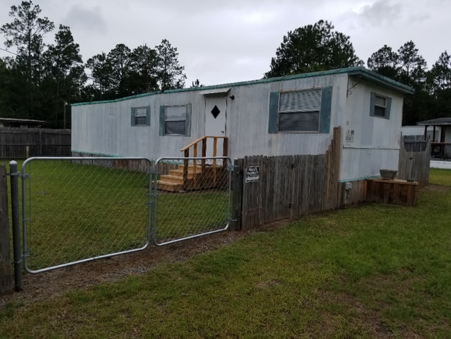 Primary Photo - 41 Thicket Rd