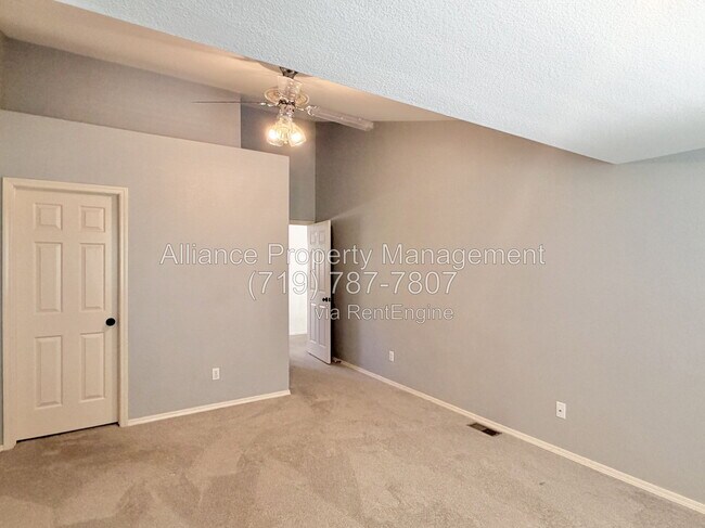 Building Photo - 1755 Smoke Ridge Dr
