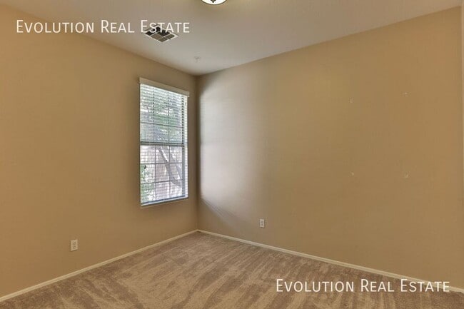 Building Photo - 3067 E Palmdale Ln