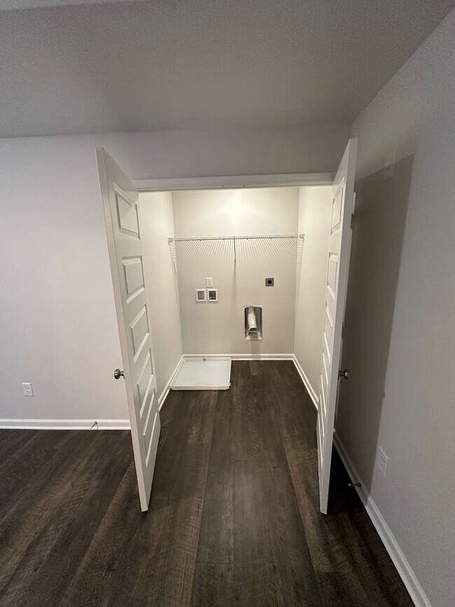 Building Photo - *NOW PRELEASING* Three Bedroom l Two Bath Home in Kilpatrick Landing