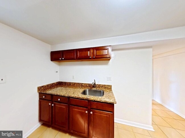 Building Photo - 1012 Loxford Terrace