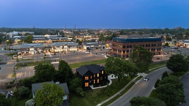 Building Photo - 120 Caren Ave