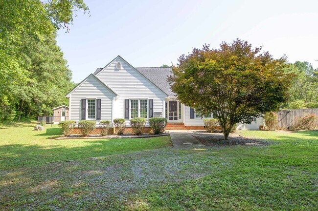 Building Photo - Charming 3-Bed, 2-Bath Home in Pittsboro's Serene Olde Farm Neighborhood! ?????