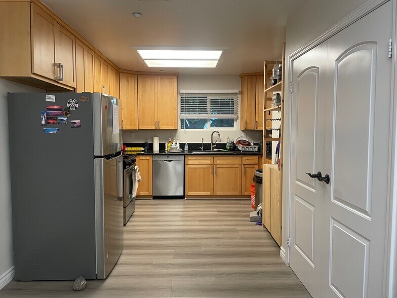 Building Photo - 66 N Chester Ave