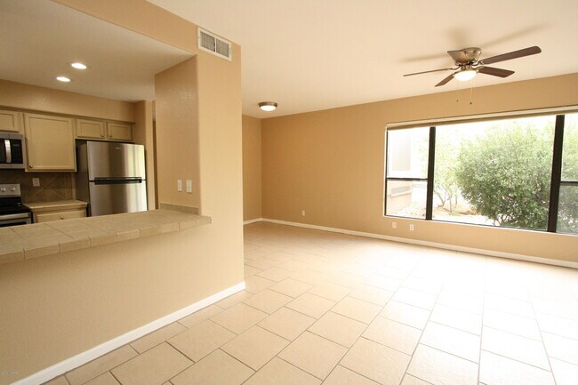 Building Photo - 6655 N Canyon Crest Dr