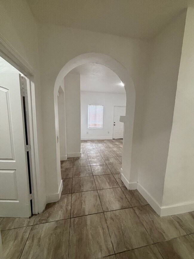 Building Photo - Apartment in the Heart of Little Havana!