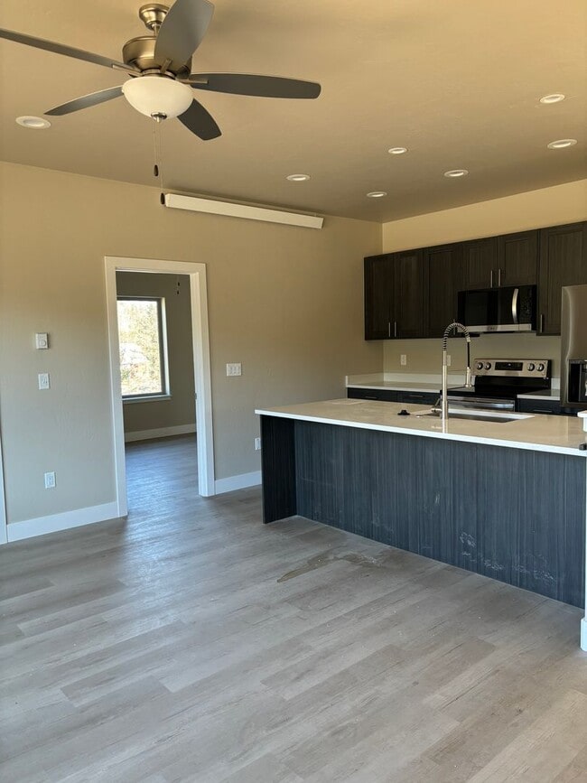 Building Photo - Open Spaced Apartment