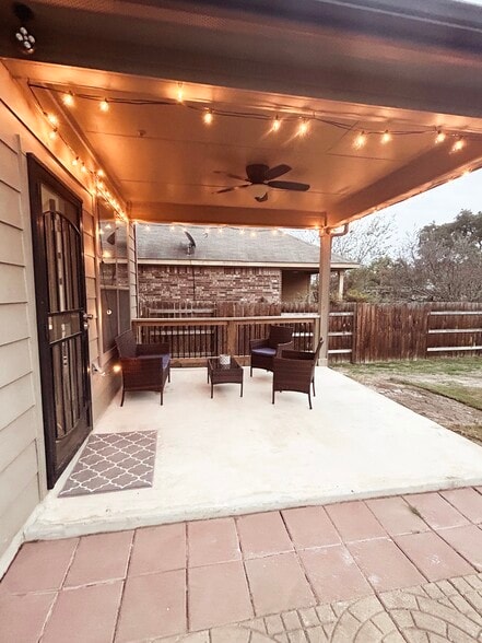 Building Photo - 13926 Bella Donna