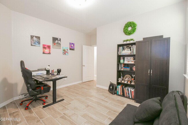 Building Photo - 10716 Drew Pearson Dr