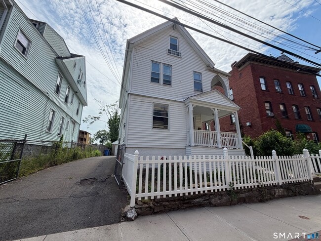 Building Photo - 128 Bartholomew Ave