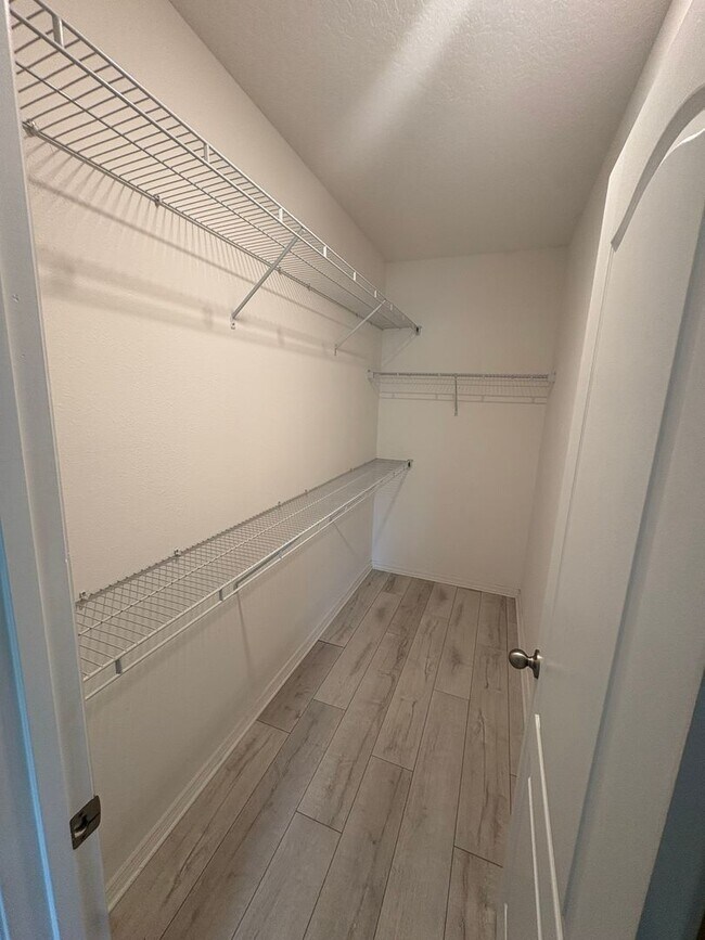 Building Photo - 3 Bed / 2 Bath Home w/ Solar Panels!