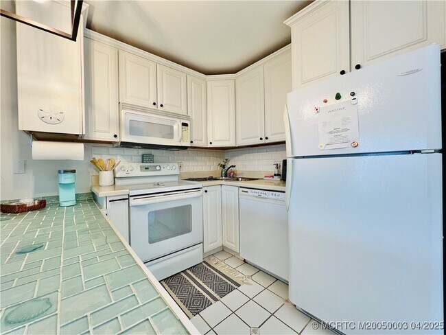 Building Photo - 2400 S Ocean Dr
