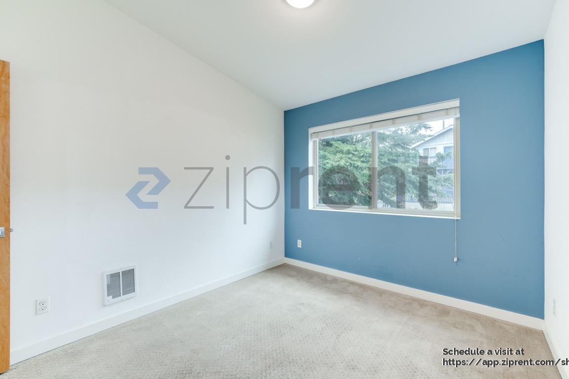 Building Photo - 321 21st Ave