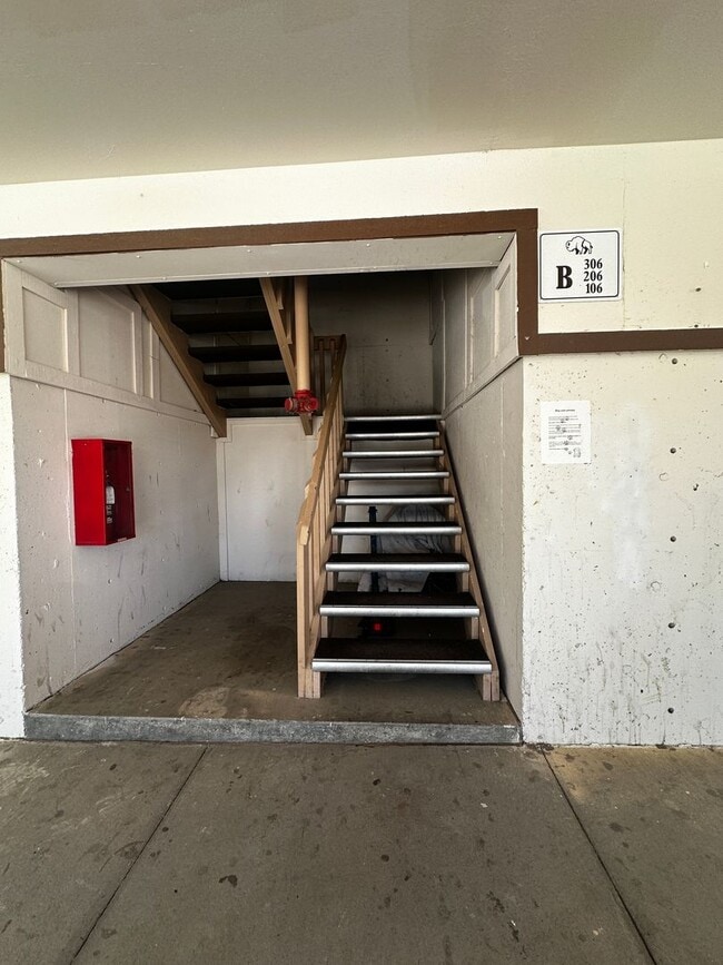 Building Photo - 2 bed plus large loft! All utilities inclu...