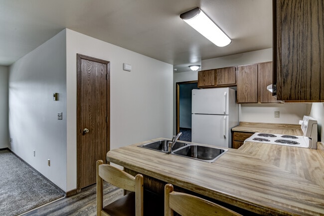 Building Photo - 1032 Imperial Cir