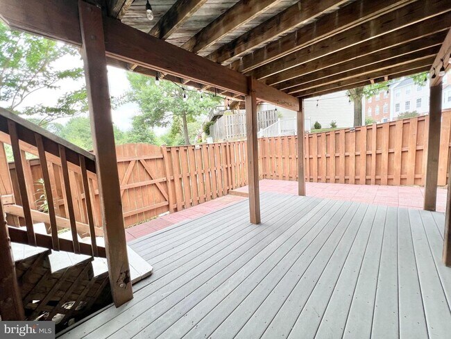 Building Photo - 6400 Warren Point Ct