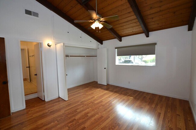 Building Photo - Single level Home