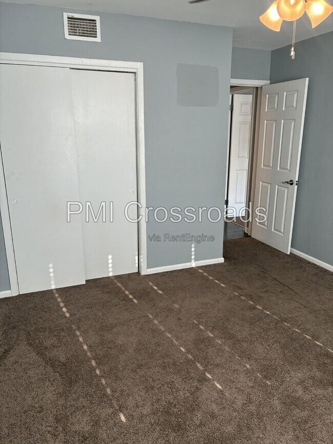 Building Photo - 16015 Van Aken Blvd