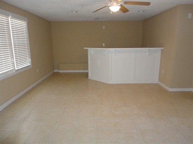 Building Photo - 2822 Quince Ln NW