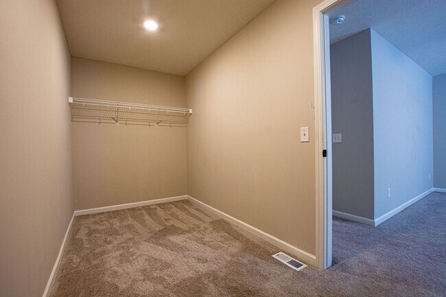 Building Photo - 2 Bedroom / 2.5 Bath Town Home Recently Built with Garage and Washer/Dryer!